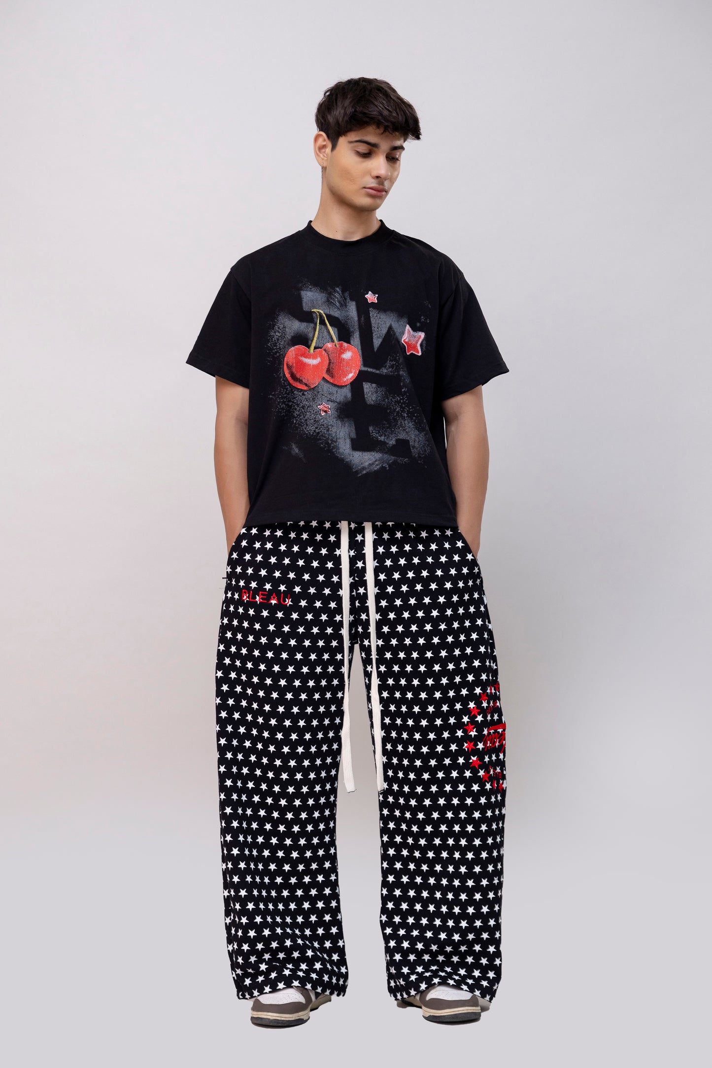 BLACK STAR SWEATPANTS