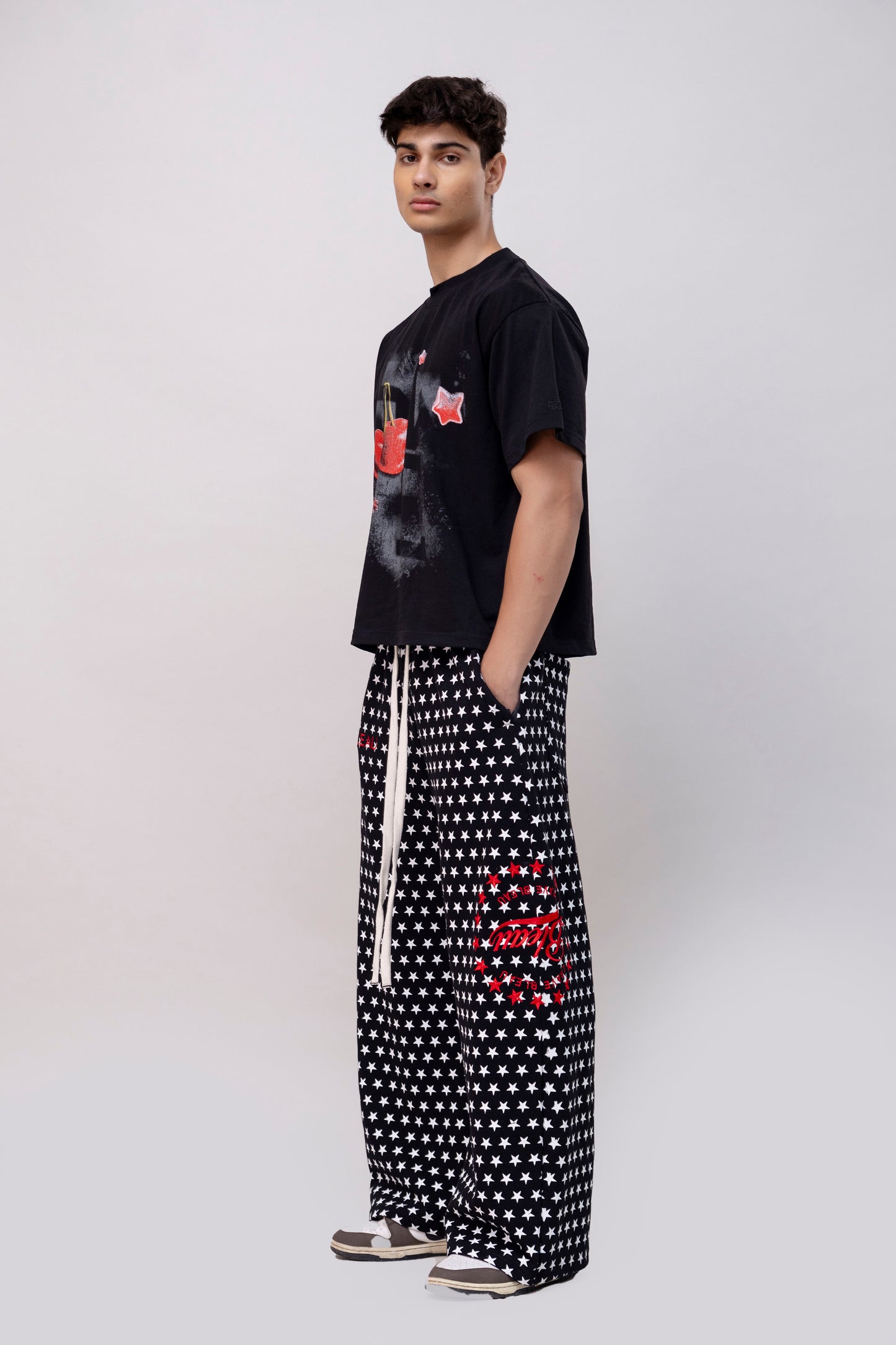 BLACK STAR SWEATPANTS