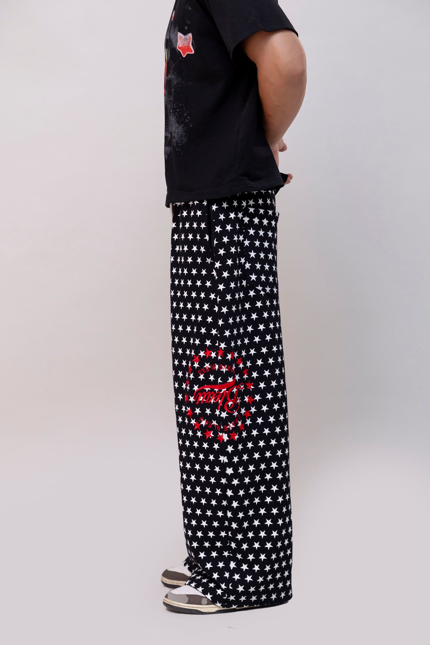 BLACK STAR SWEATPANTS