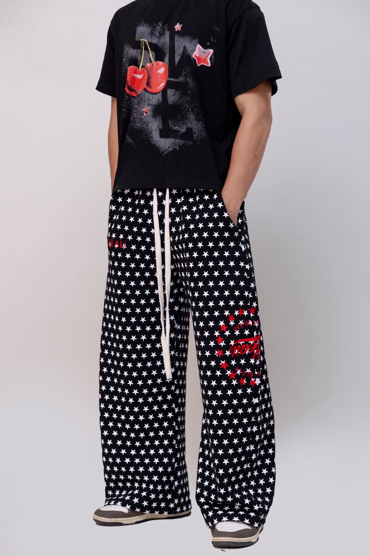 BLACK STAR SWEATPANTS