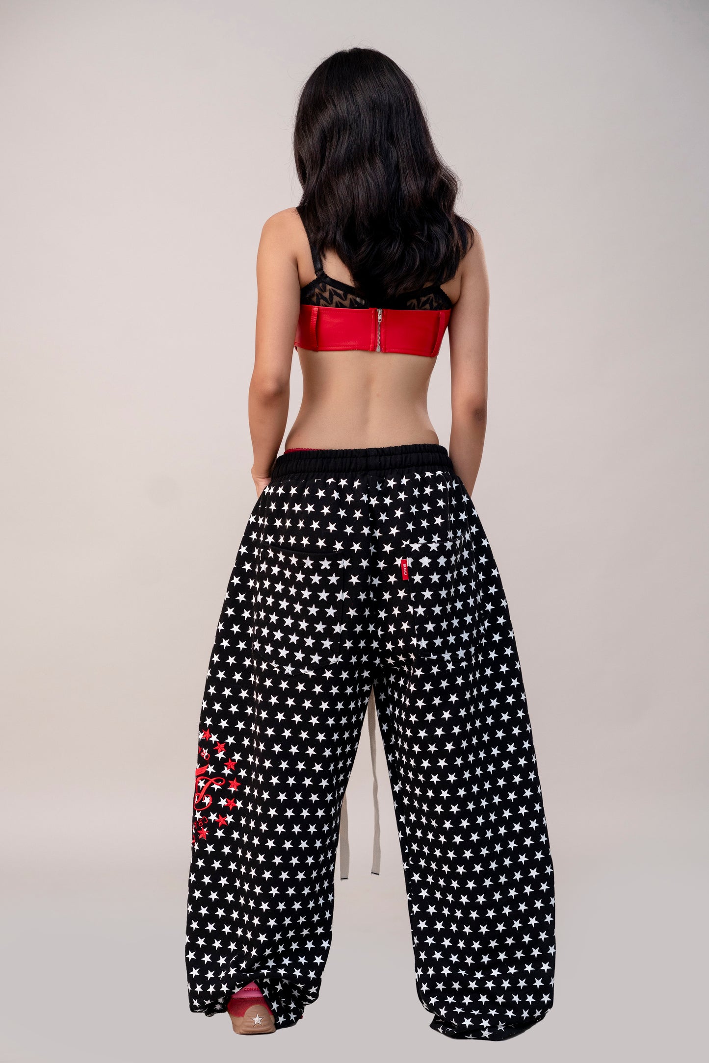 BLACK STAR SWEATPANT