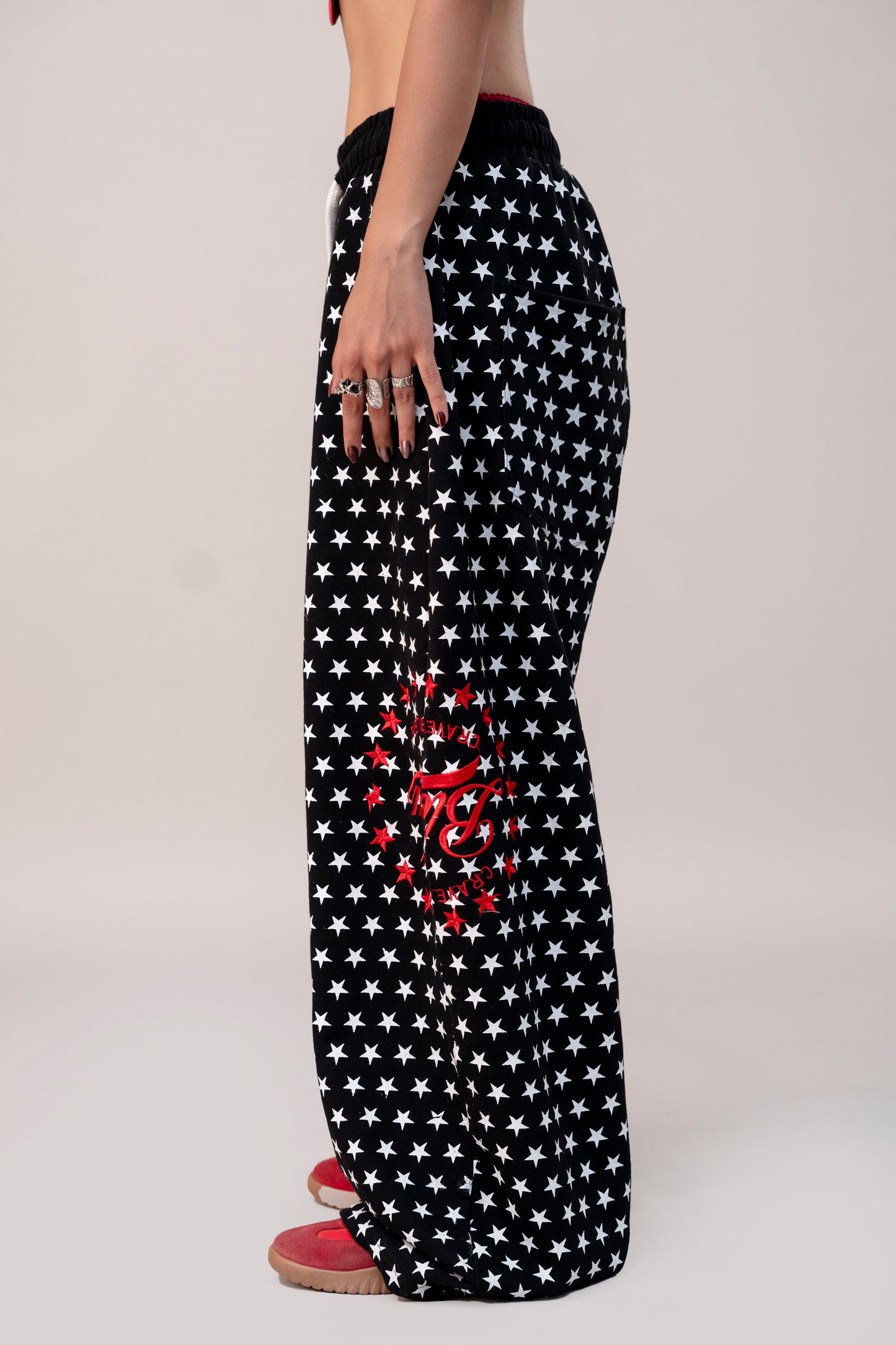 BLACK STAR SWEATPANT