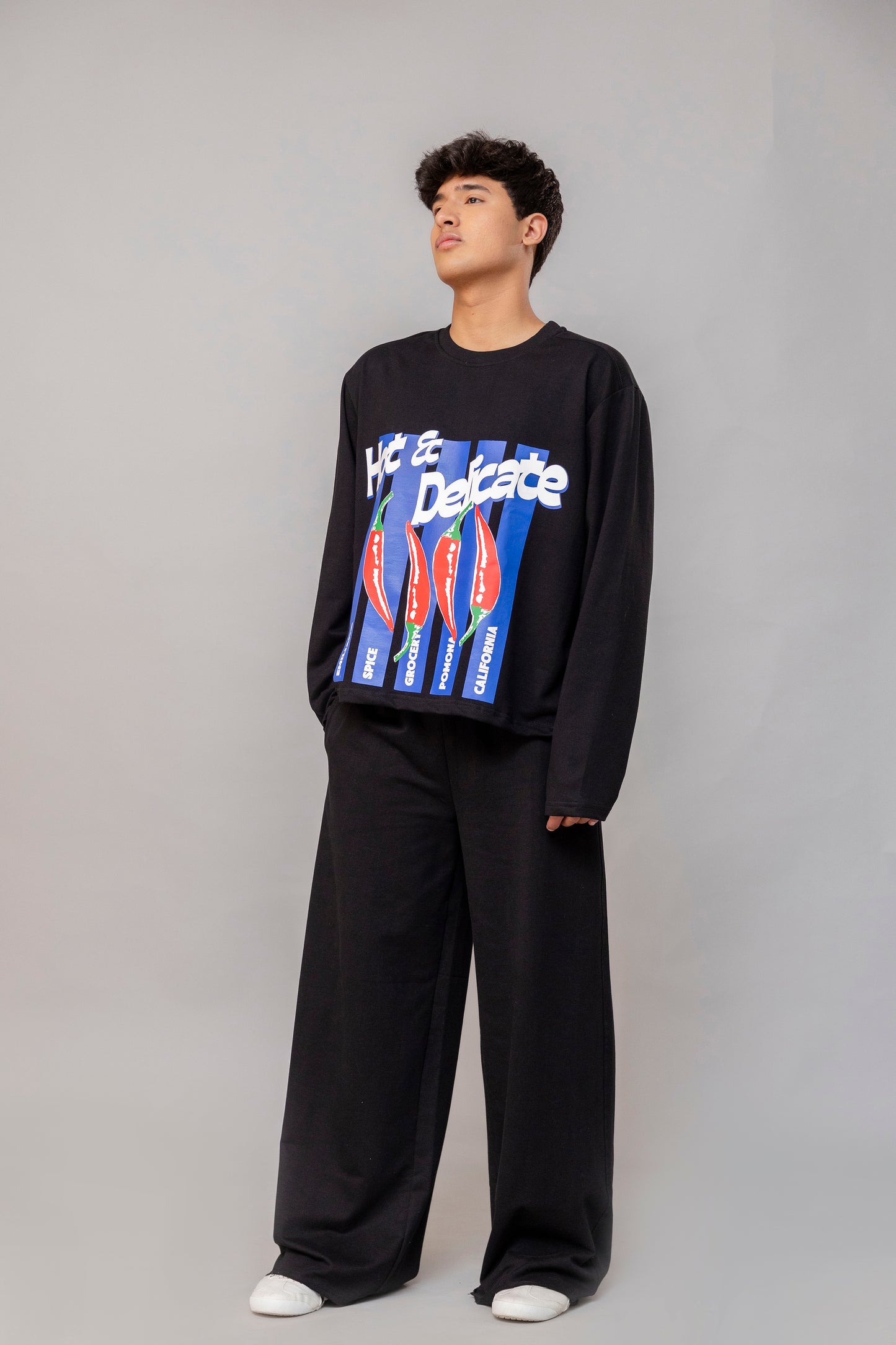 Hot & Delicate T-shirt (unisex)