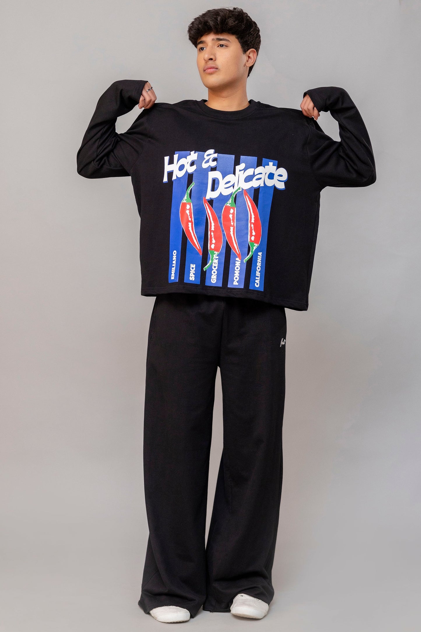 Hot & Delicate T-shirt (unisex)